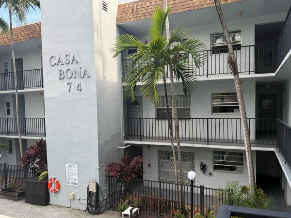 714 NE 10th Street, Unit 205, Hallandale Beach, FL 33009