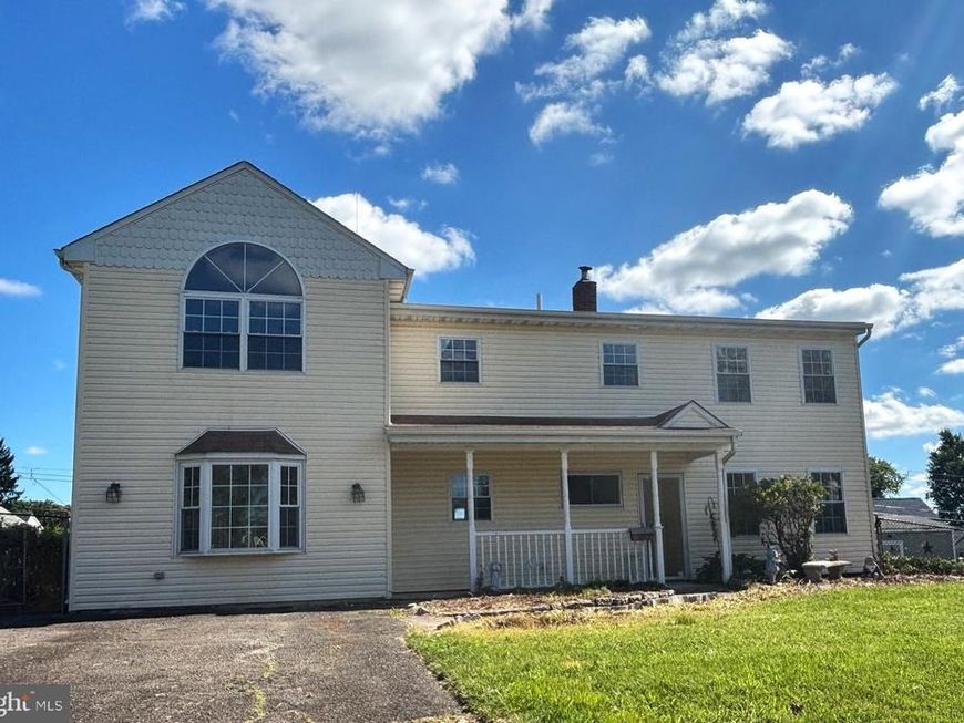 103 Holly Drive, Levittown, PA 19055 Main Photo