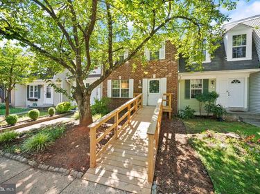 10 REDLIN, STERLING, VA 20165