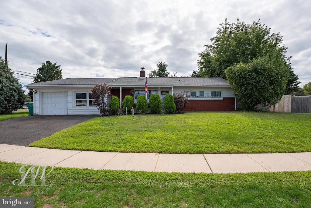 35 SPIRAL LANE, LEVITTOWN, PA 19055