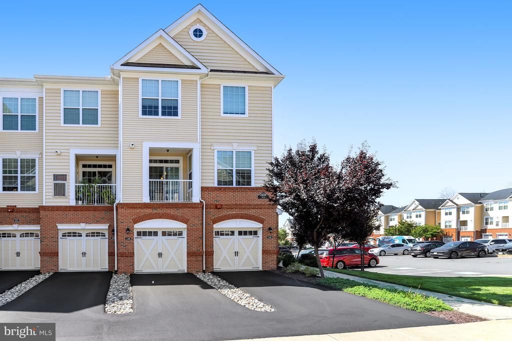 23230 Milltown Knoll Square, Unit 114, Ashburn, VA 20148 Main Photo