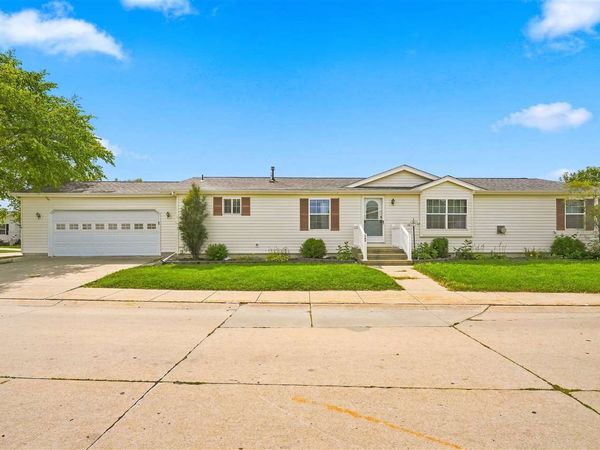 268 Paddock Cir, Iowa City, IA 52240