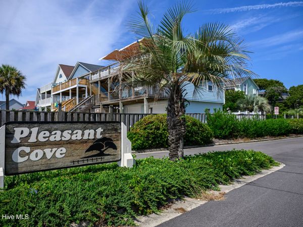 34 N Oak Court , Surf City, NC 28445