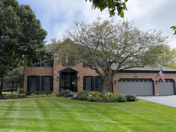 701 Fairway View Drive, Algonquin, IL 60102