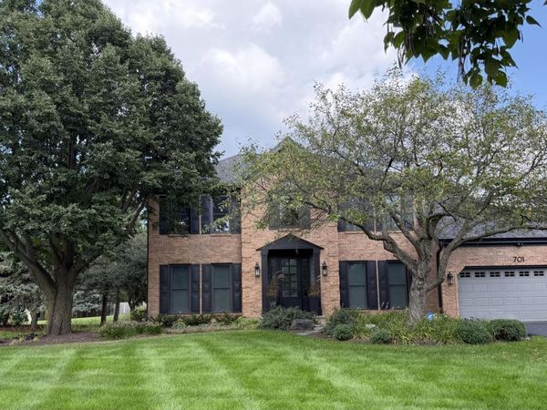 701 W Fairway View Drive , Algonquin, IL 60102