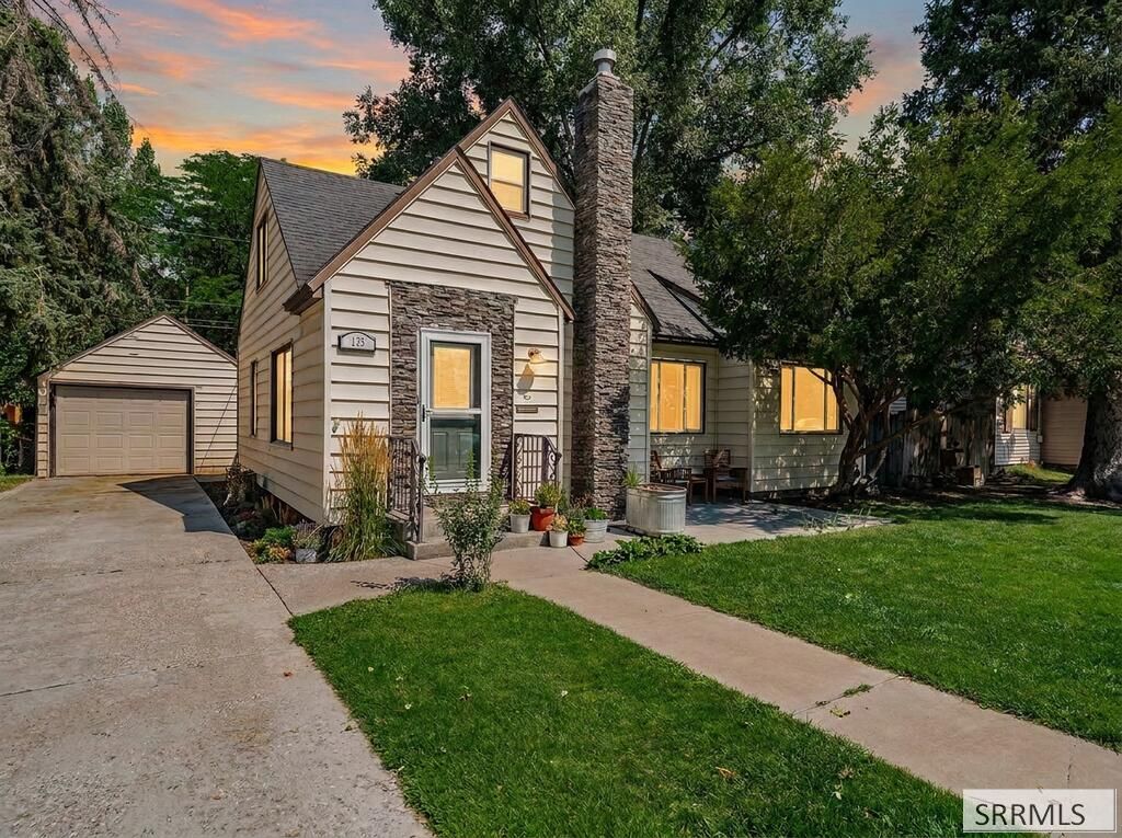 135 E 19th Street, Idaho Falls, ID 83404 Main Photo