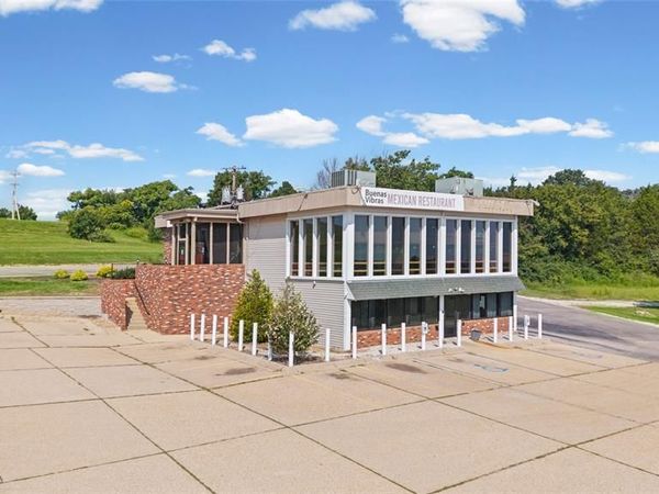 1909 N Service Road E, St Clair, MO 63077