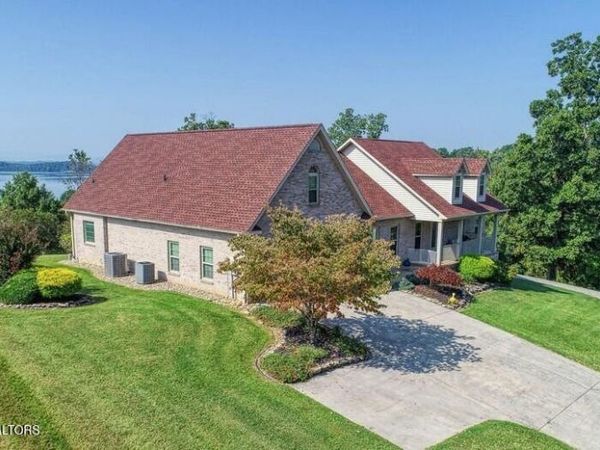 849 Pinnacle Drive, Dandridge, TN 37725