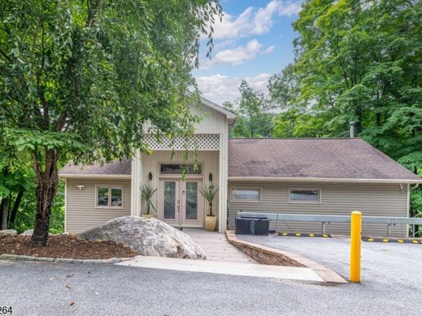 42 W Shore Dr, Vernon, NJ 07462