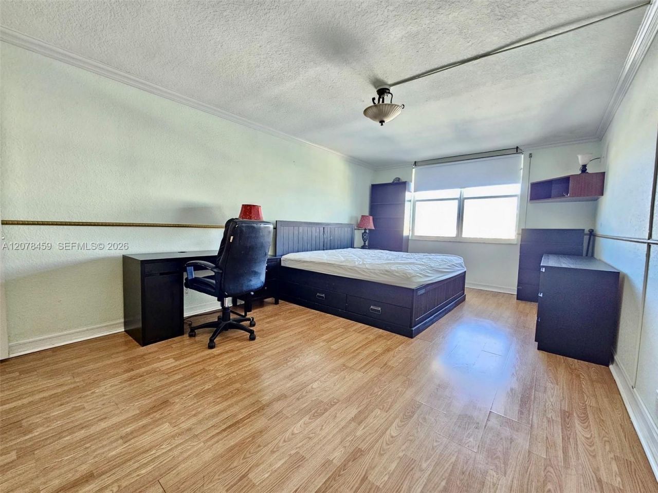 427 Golden Isles Dr, Unit 16E, Hallandale Beach, FL 33009 Photo