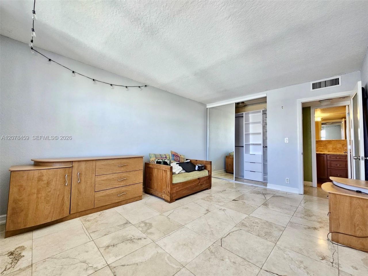 427 Golden Isles Dr, Unit 16E, Hallandale Beach, FL 33009 Photo