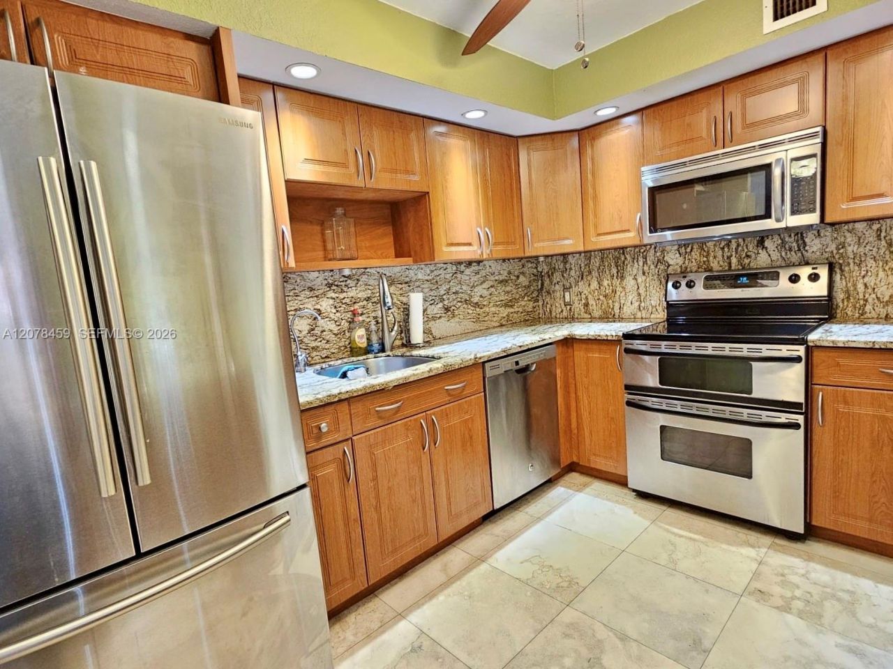 427 Golden Isles Dr, Unit 16E, Hallandale Beach, FL 33009 Photo