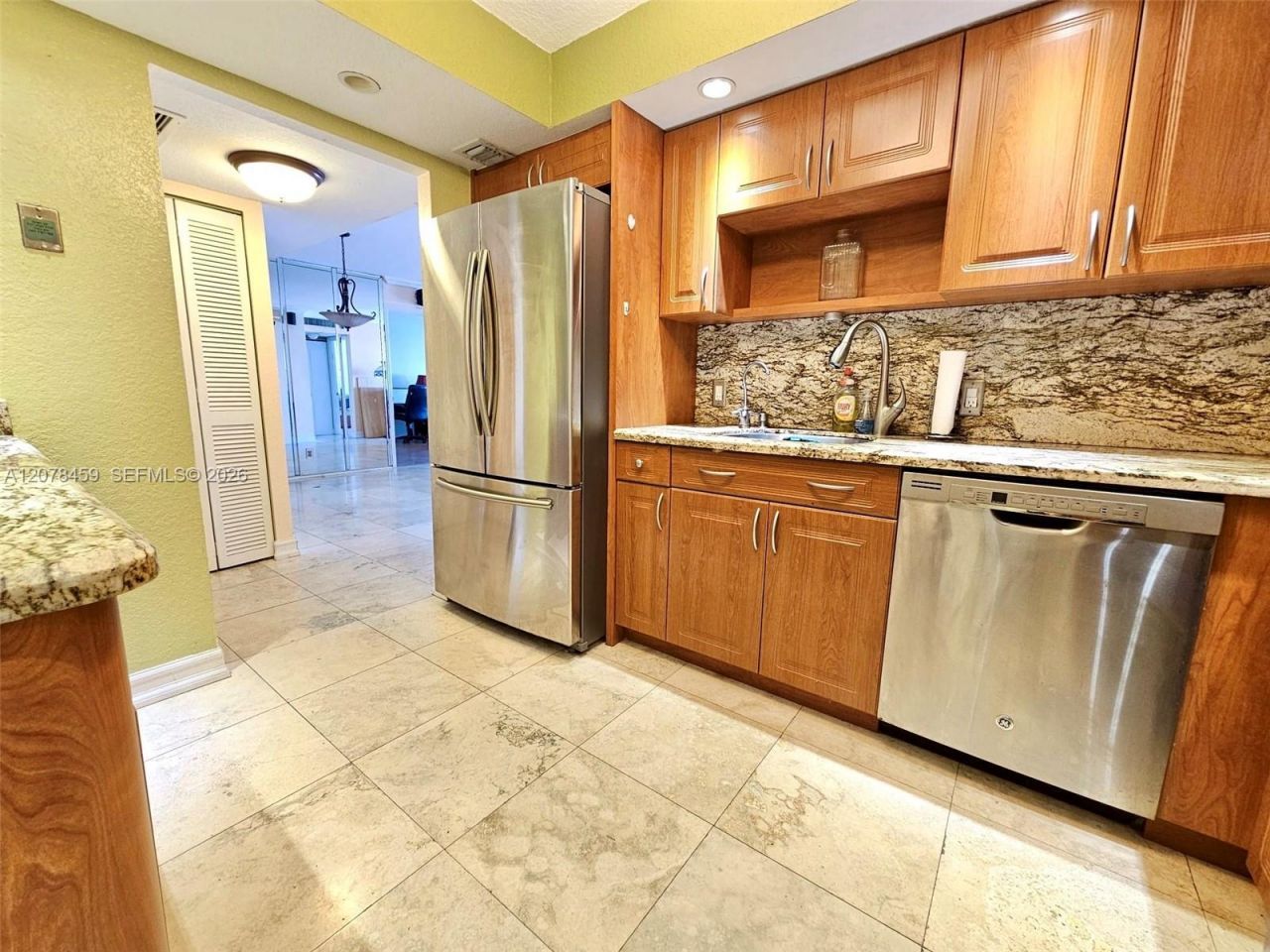 427 Golden Isles Dr, Unit 16E, Hallandale Beach, FL 33009 Photo