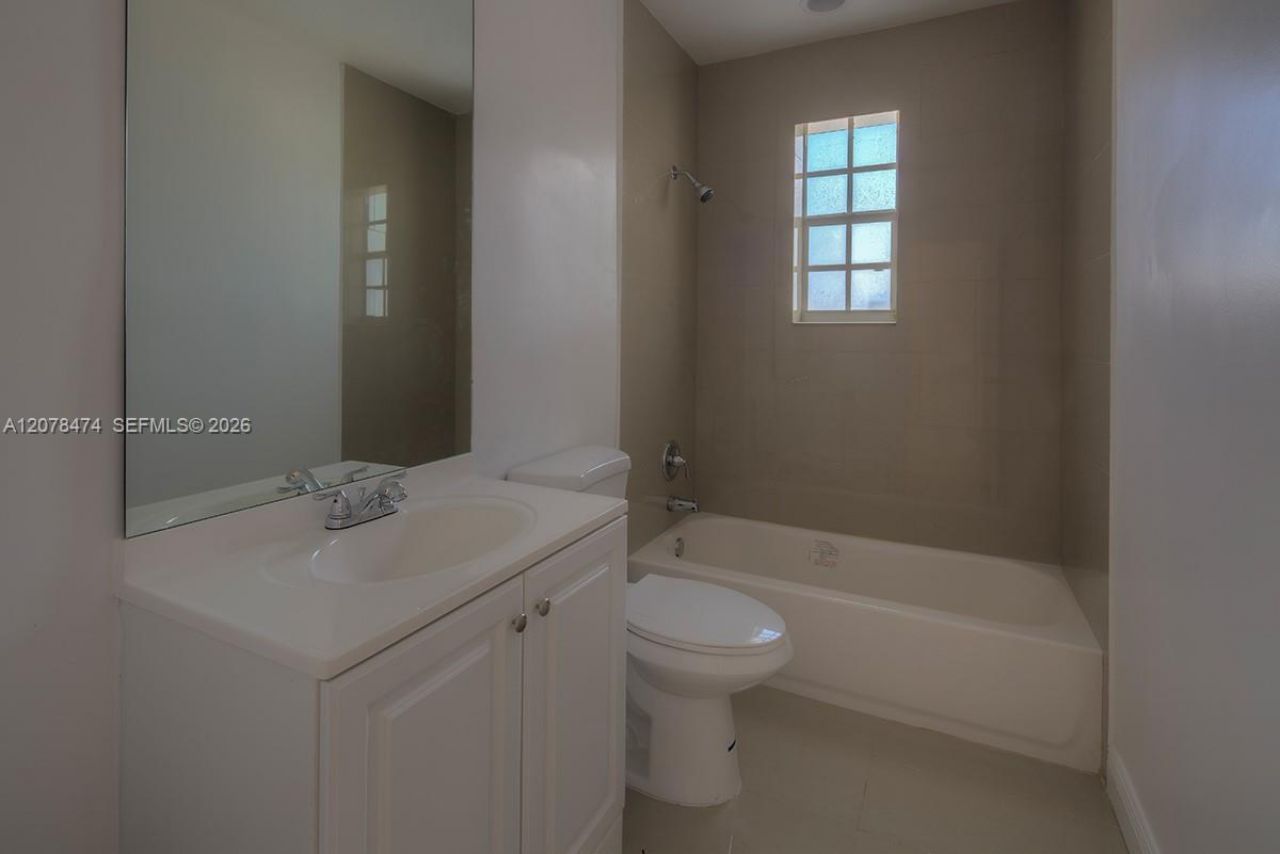 160 NW 199th St , Unit 1, Miami Gardens, FL 33169 Photo