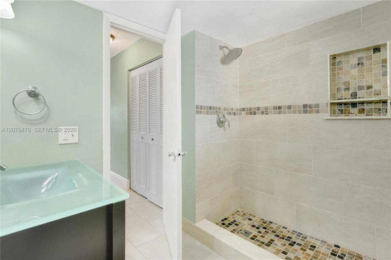 600 NE 25th St, Unit PHD/73, Miami, FL 33137 Photo