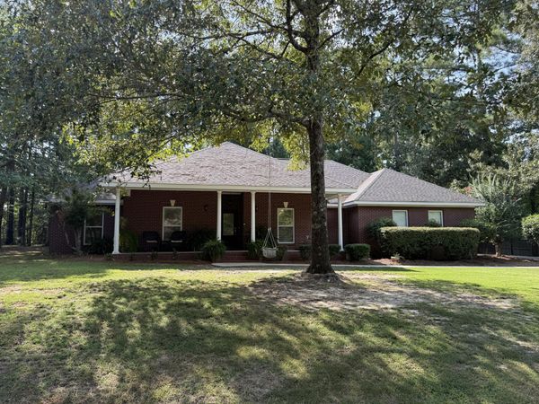 214 Serene Hill Dr., Hattiesburg, MS 39402