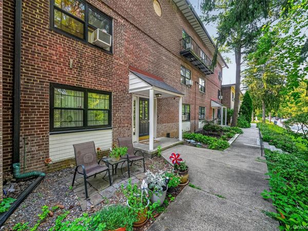 1243 California Road, Unit 2R, Eastchester, NY 10709