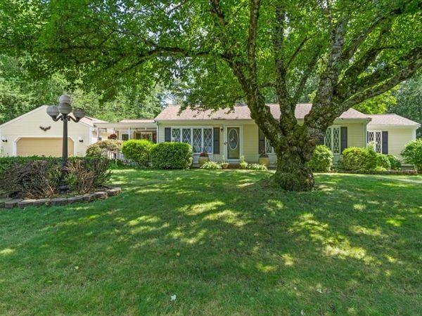 28 Lawrence Rd, Halifax, MA 02338