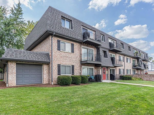 900 S Plum Grove Road, Unit 216, Palatine, IL 60067