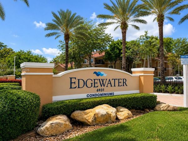 8821 Wiles Rd, Unit 304, Coral Springs, FL 33067