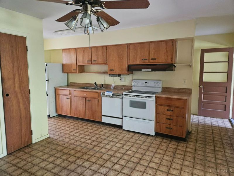 768 Crowden Drive, Springfield Township, OH 45224 Photo 7