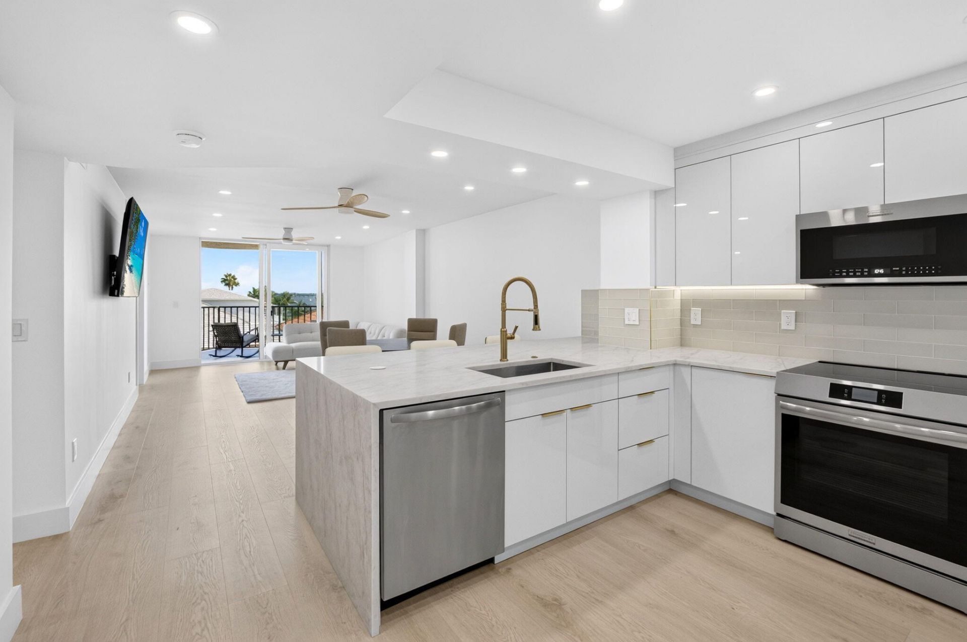 896 N Federal Highway, Unit 421, Lantana, FL 33462 Photo