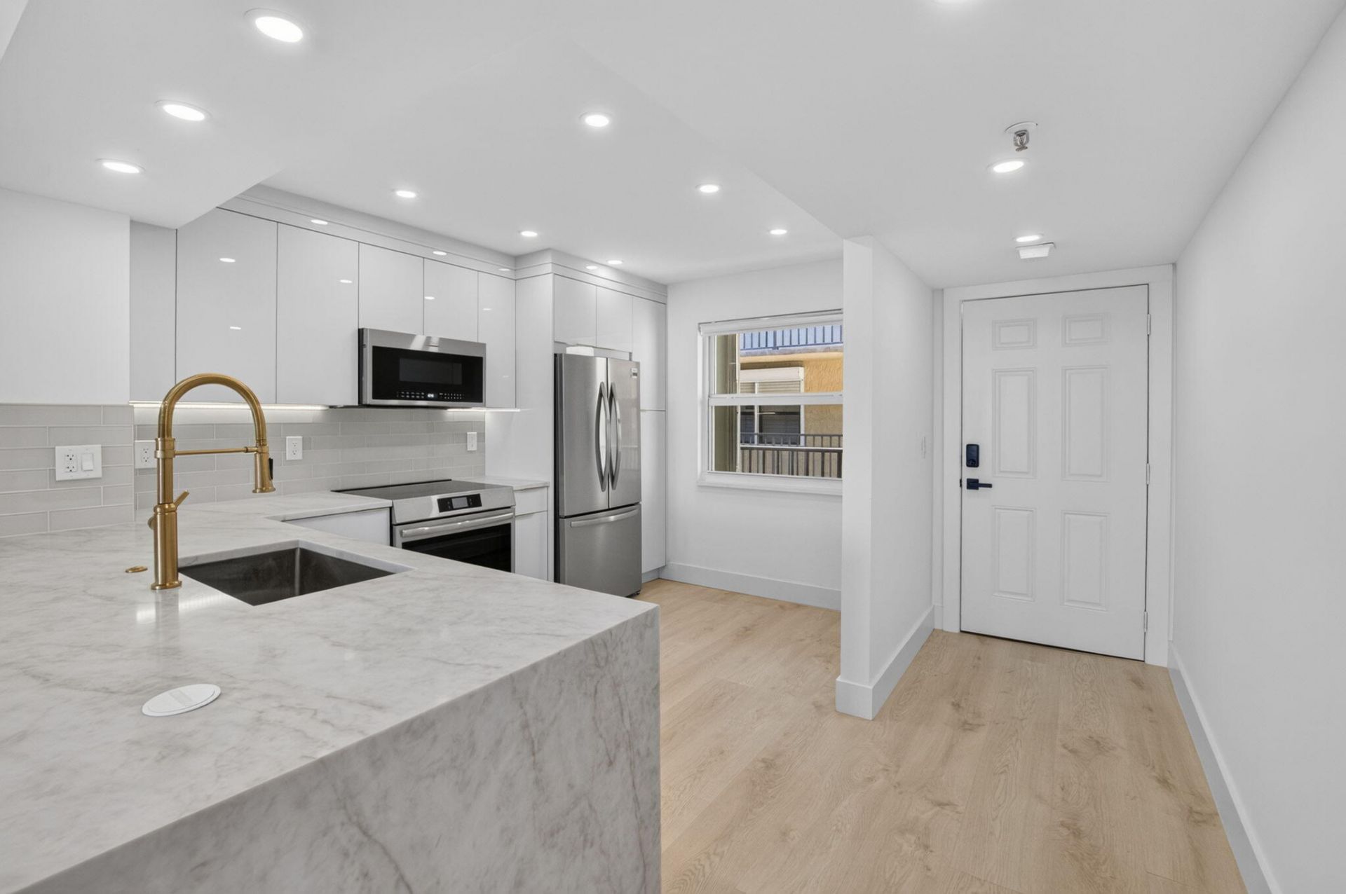 896 N Federal Highway, Unit 421, Lantana, FL 33462 Photo