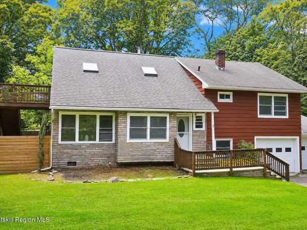 40 Simmons Drive, Woodstock, NY 12498