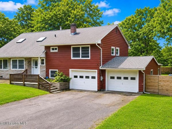 40 Simmons Drive, Woodstock, NY 12498