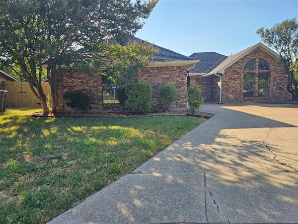 6300 Brownlee Lane, Arlington, TX 76018