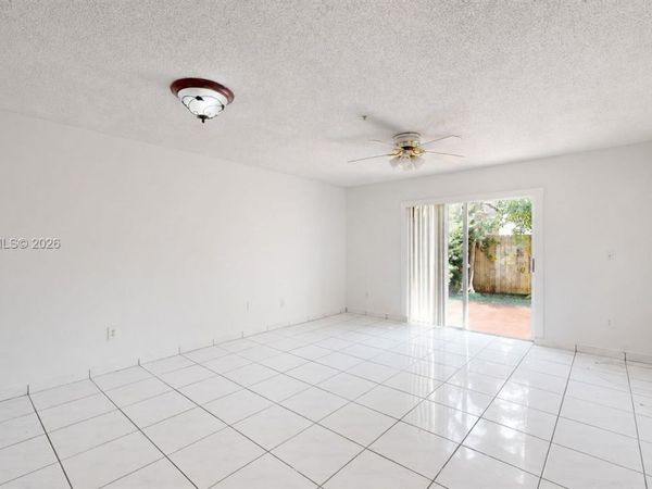 8183 NW 8th St , Unit C2, Miami, FL 33126