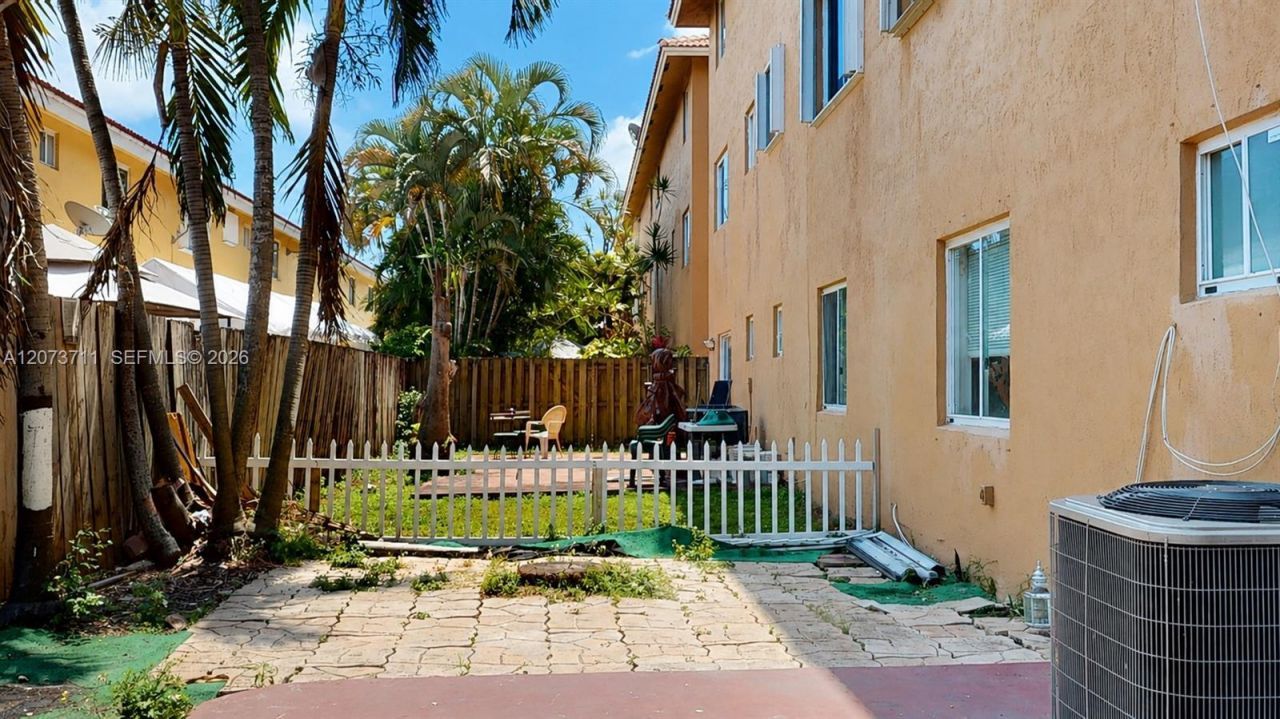 8183 NW 8th St , Unit C2, Miami, FL 33126 Photo