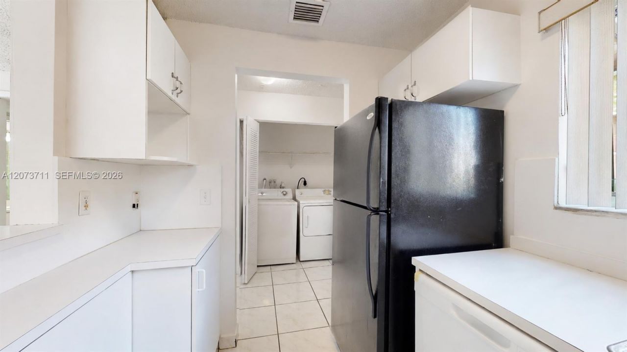 8183 NW 8th St , Unit C2, Miami, FL 33126 Photo