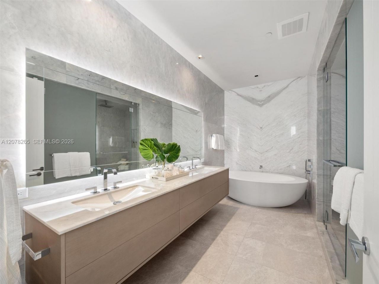 18501 Collins Ave , Unit 4304, Sunny Isles Beach, FL 33160 Photo