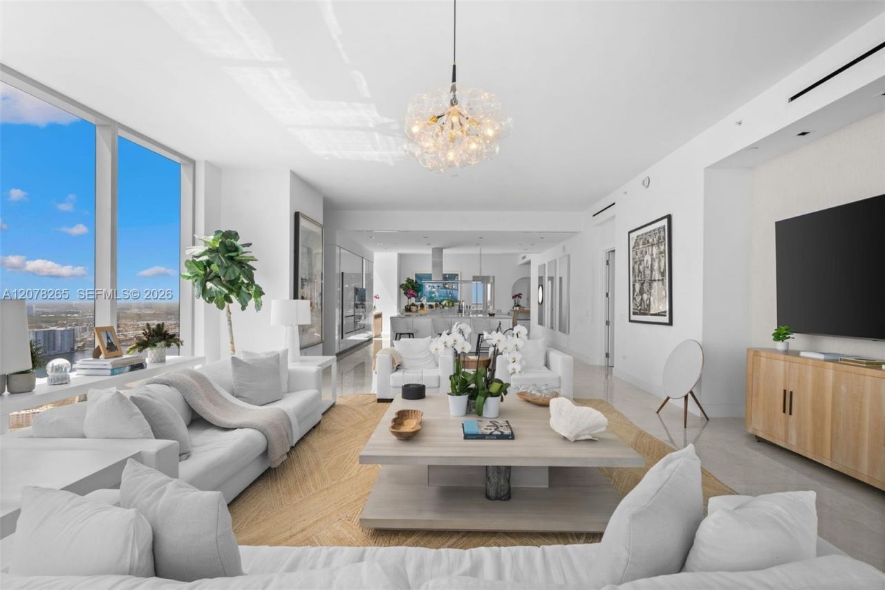 18501 Collins Ave , Unit 4304, Sunny Isles Beach, FL 33160 Photo
