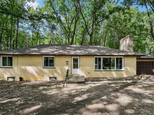 2394 Dentzler Road , Parma, OH 44134