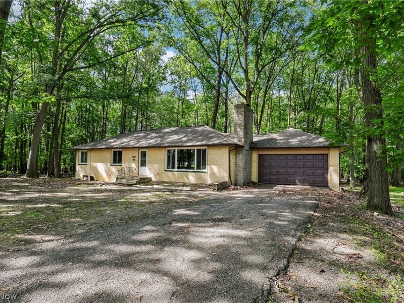 2394 Dentzler Road, Parma, OH 44134 Photo 2