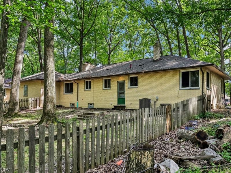 2394 Dentzler Road, Parma, OH 44134 Photo 3