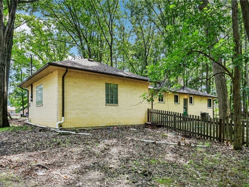 2394 Dentzler Road, Parma, OH 44134 Photo 4