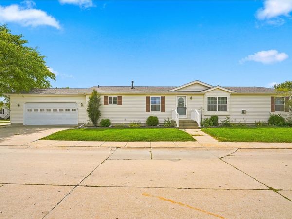 268 Paddock Cir , Iowa City, IA 52240