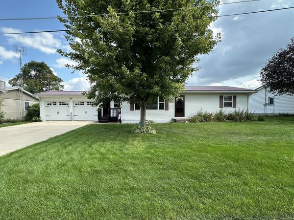 205 Sherwood Lane , Lena, IL 61048