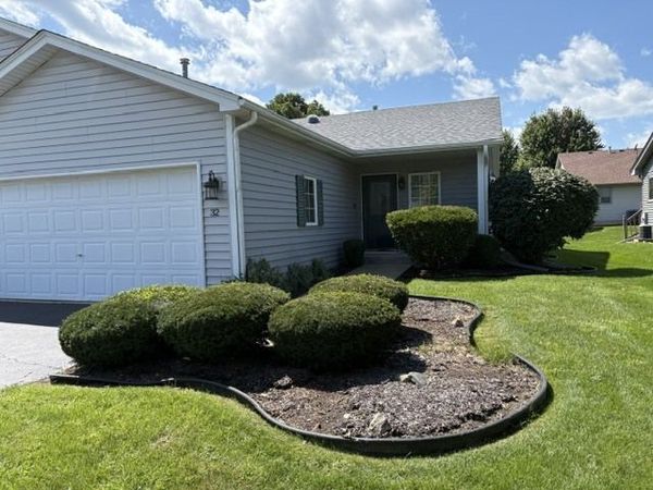 32 S Juniper Drive, North Aurora, IL 60542