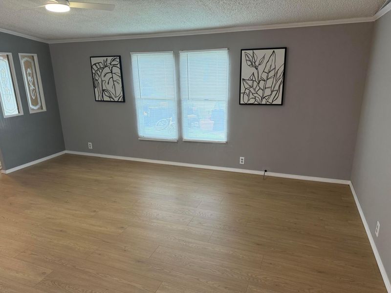 177 Oak Manor, Ashville, OH 43103 Photo 2