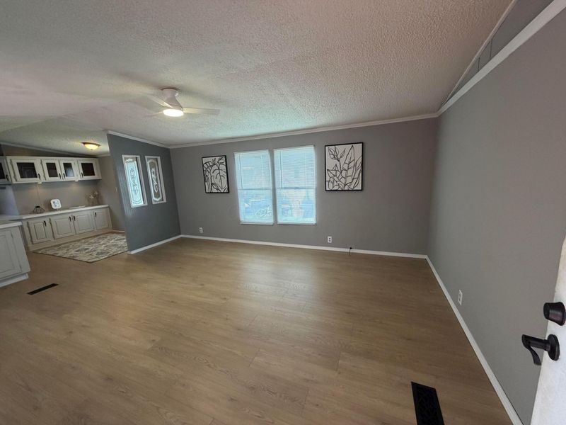 177 Oak Manor, Ashville, OH 43103 Photo 3
