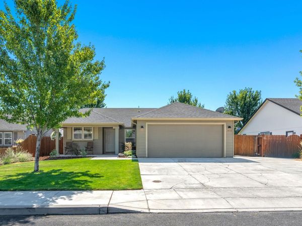 3172 SW Deschutes Avenue, Redmond, OR 97756