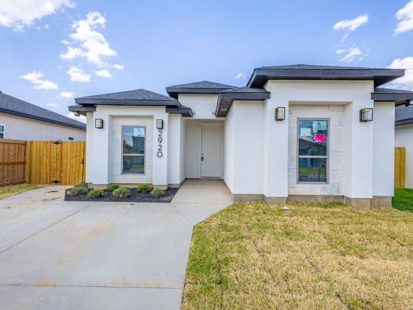 2920 Earthhaven Dr, Laredo, TX 78046