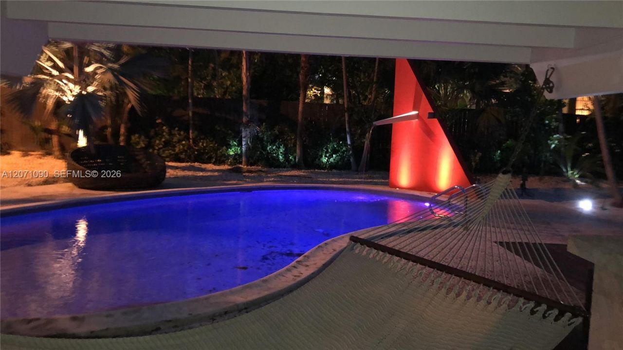 3596 Main Hwy, Miami, FL 33133 Photo