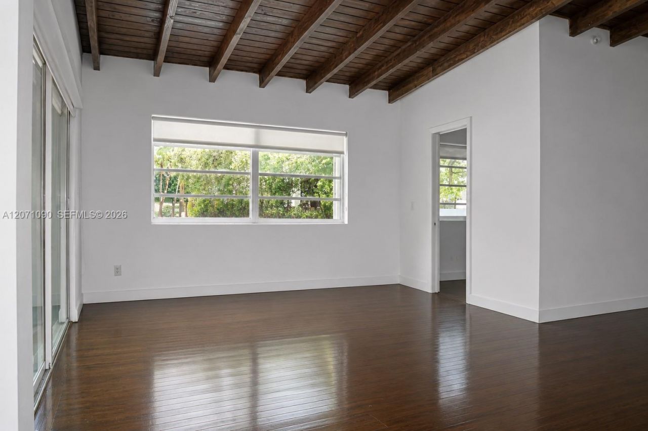 3596 Main Hwy, Miami, FL 33133 Photo