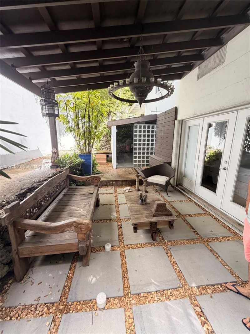 3596 Main Hwy, Miami, FL 33133 Photo