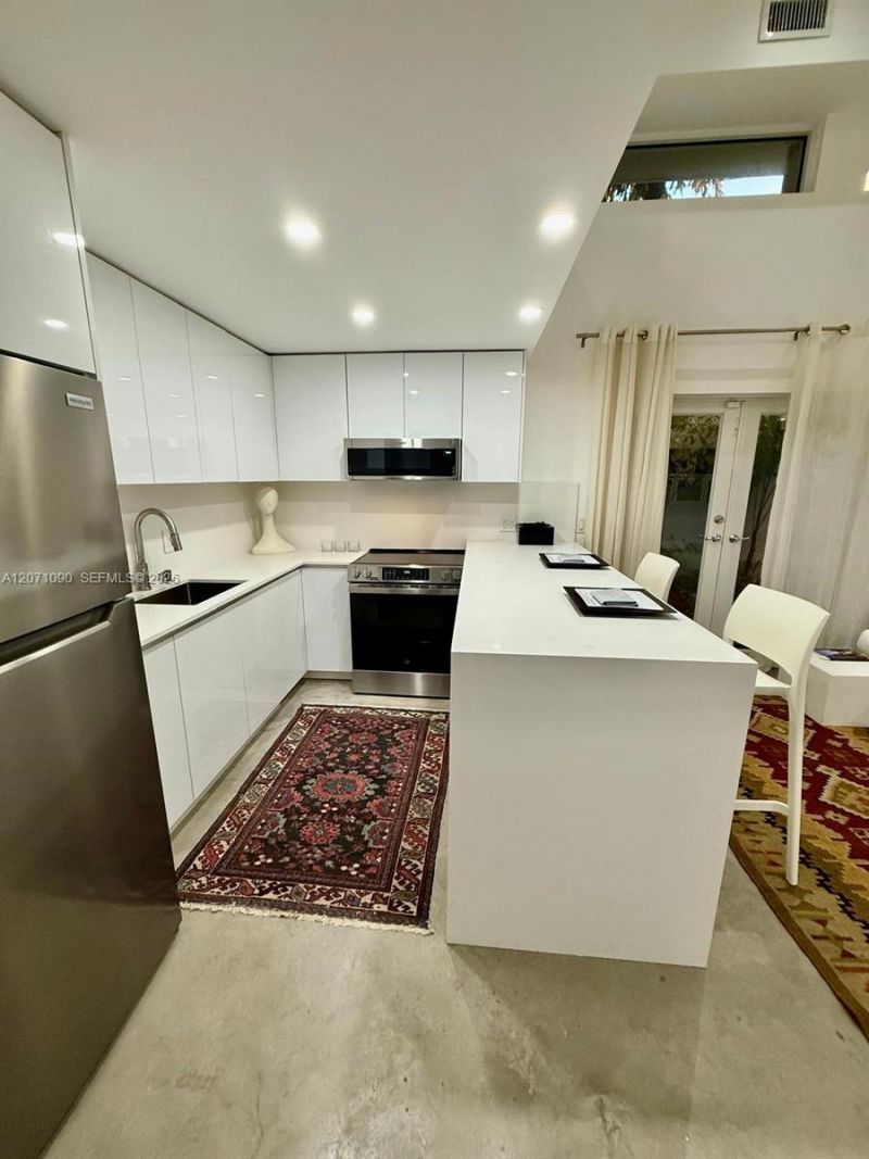 3596 Main Hwy, Miami, FL 33133 Photo